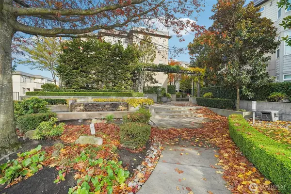 122 State Street S #208E, Kirkland, WA 98033