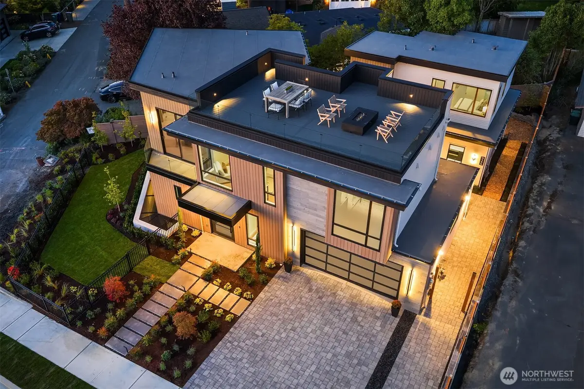 928 18th Avenue W, Kirkland, WA 98033 - Image #1