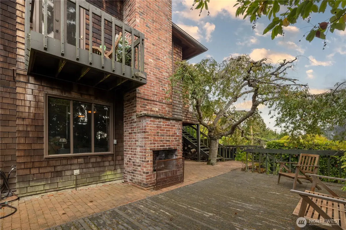 3034 30th Avenue W, Seattle, WA 98199 - Image #1