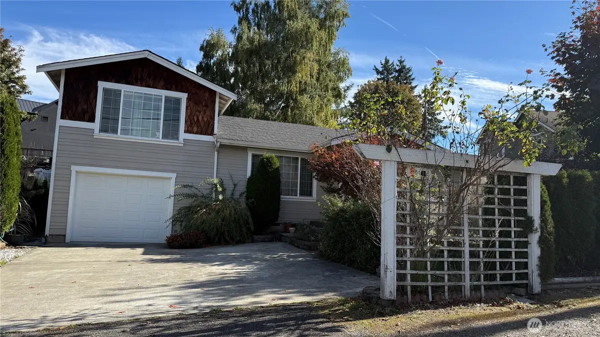 2415 Grandview Drive W, University Place, WA 98466 - Image #1