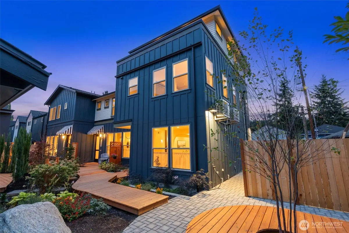 5033 25th Avenue Sw #A, Seattle, WA 98106 - Image #1