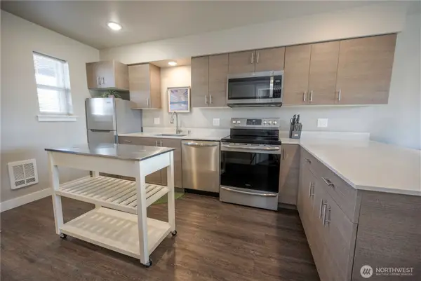 1882 Front St #208, Lynden, WA 98264