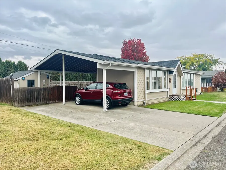 840 NE Karol Loop, College Place, WA 99324 - Image #2