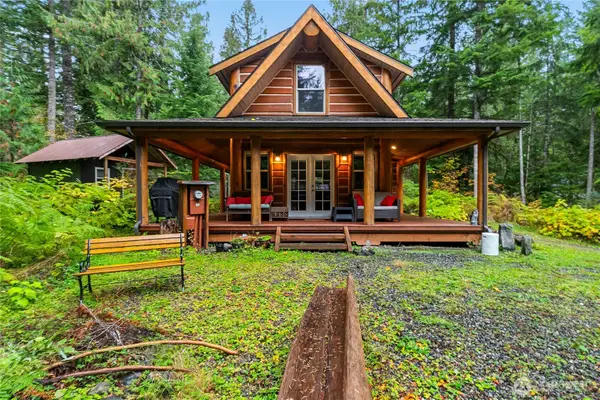 21004 Pinnacle Road, Glacier, WA 98244