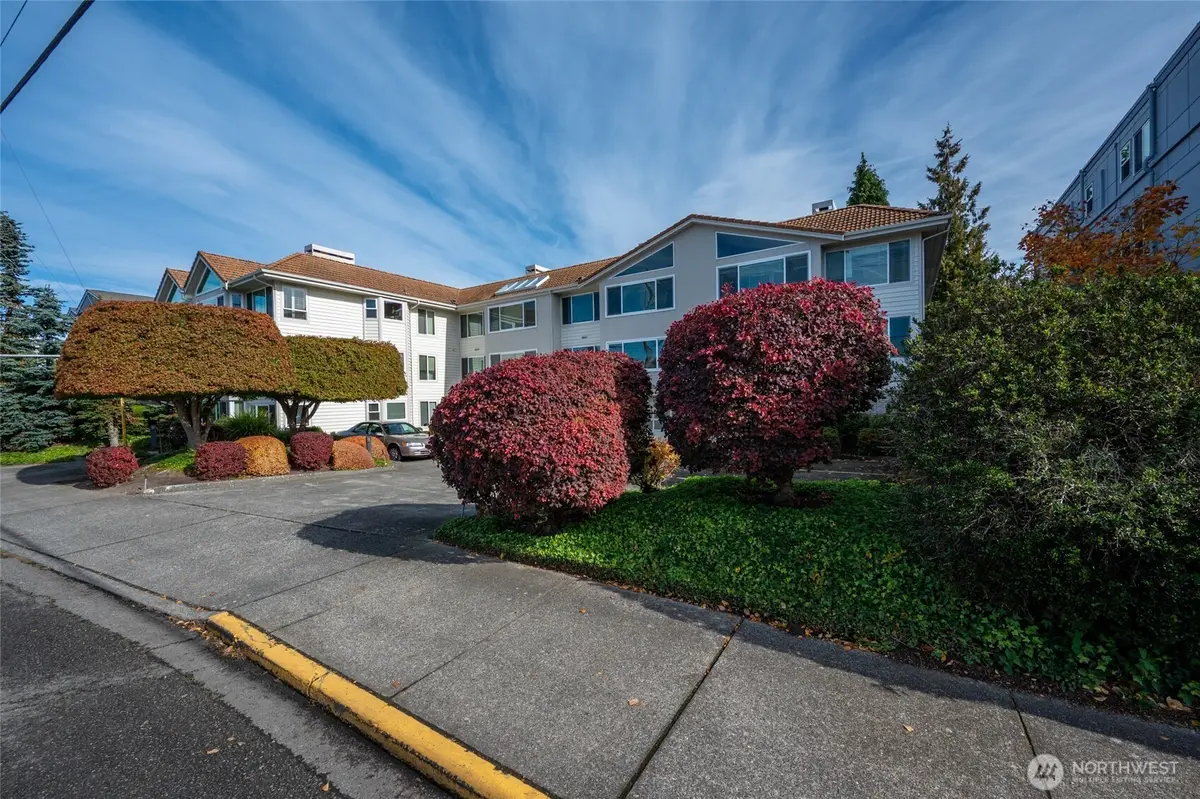 233 3rd Avenue S #304, Edmonds, WA 98020 - Image #1