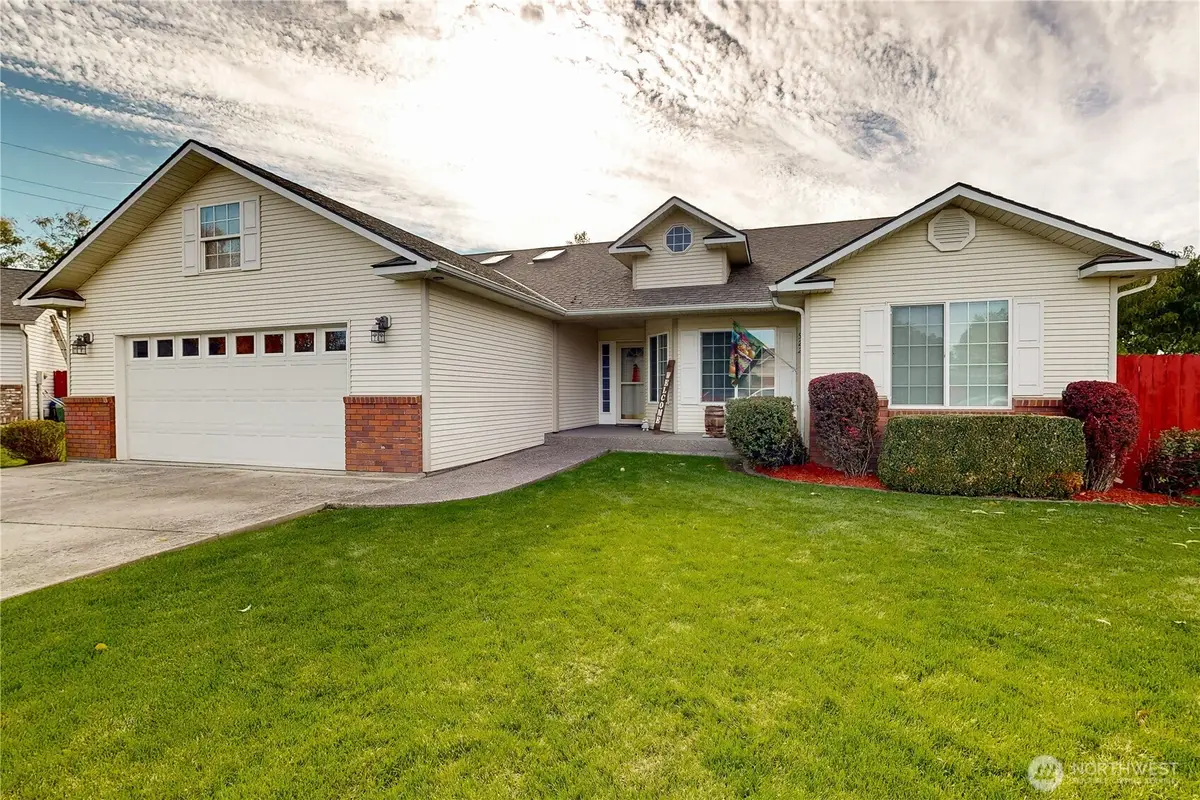 522 SE Mockingbird Drive, College Place, WA 99324 - Image #1