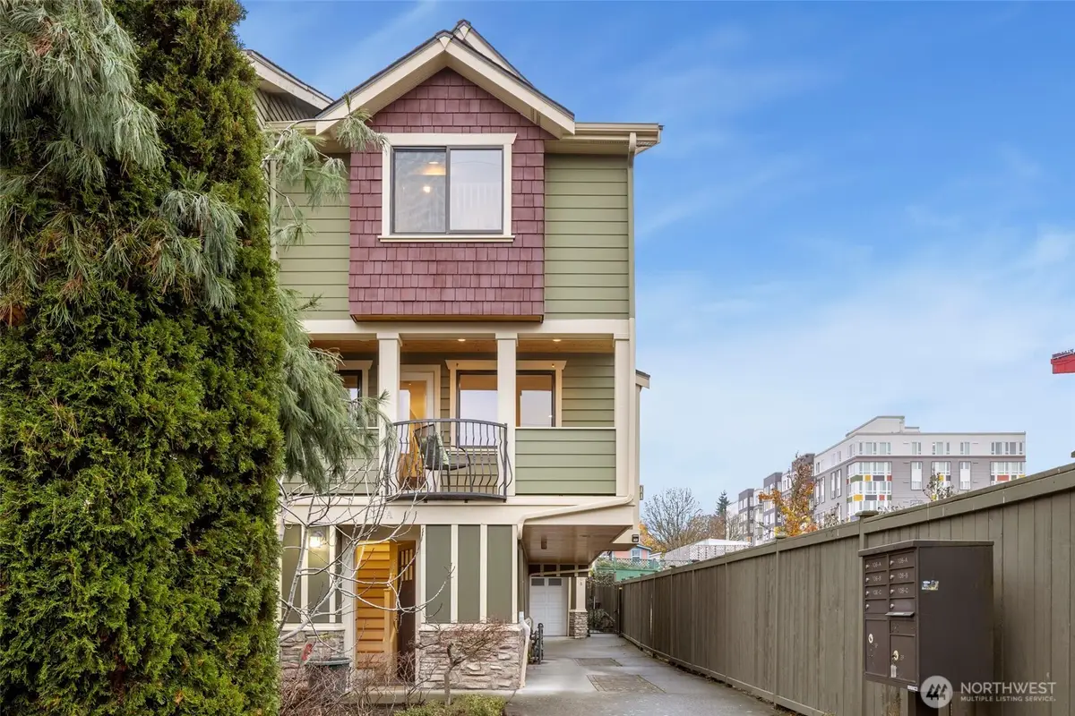 108 17th Avenue #A, Seattle, WA 98122 - Image #1