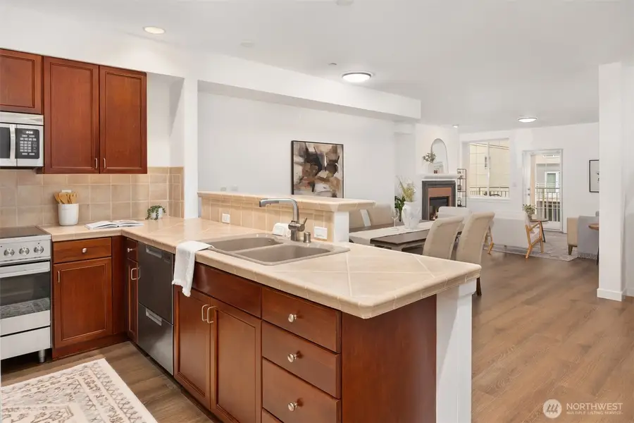 11004 NE 11th Street #407, Bellevue, WA 98004 - Image #2