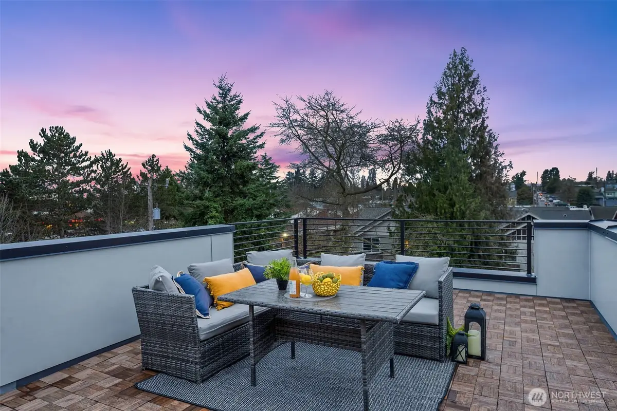 10306 Midvale Avenue N, Seattle, WA 98133 - Image #1