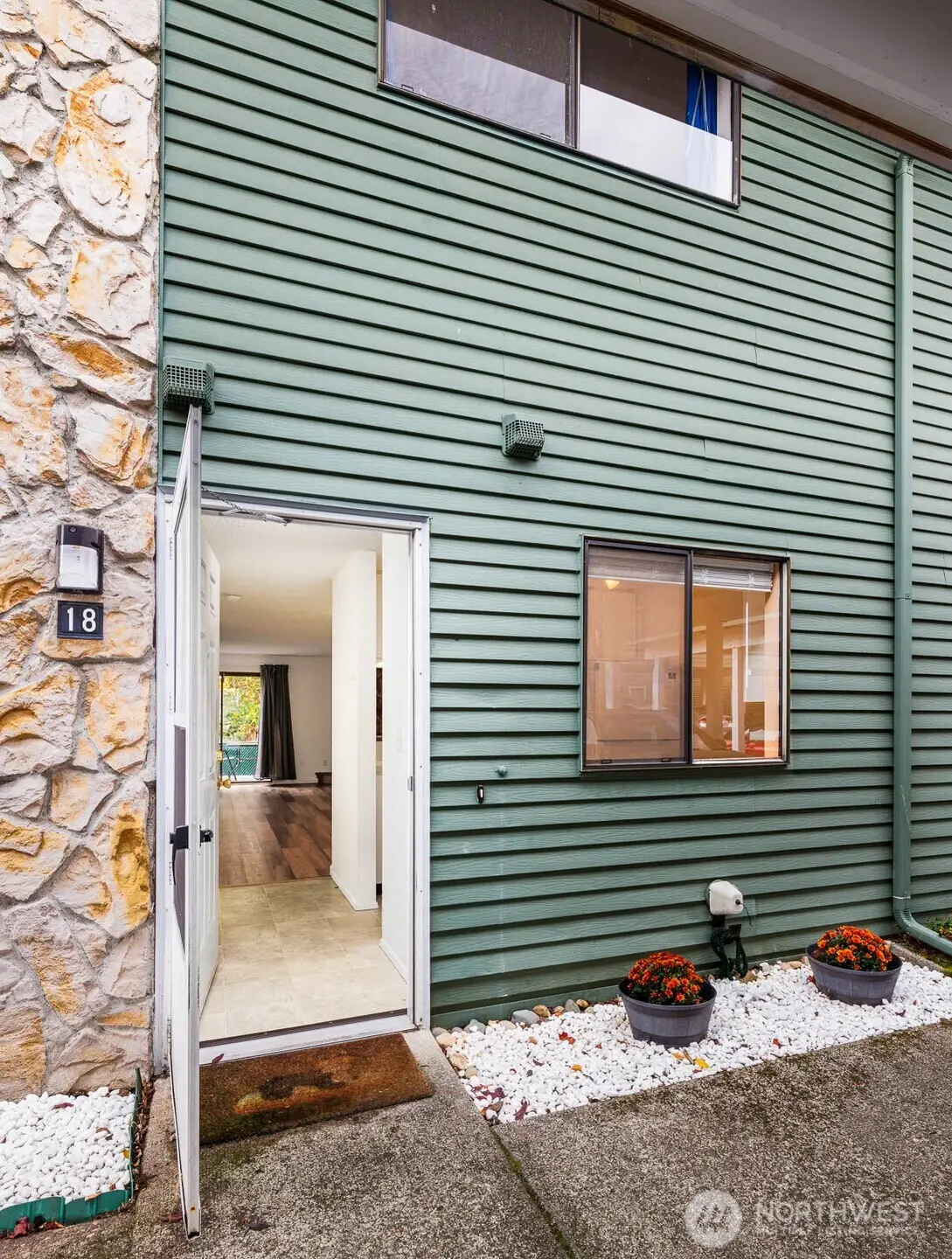 1040 S 320th Street #18, Federal Way, WA 98003 - Image #1