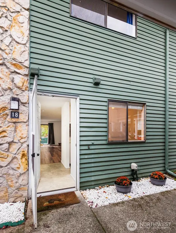 1040 S 320th Street #18, Federal Way, WA 98003