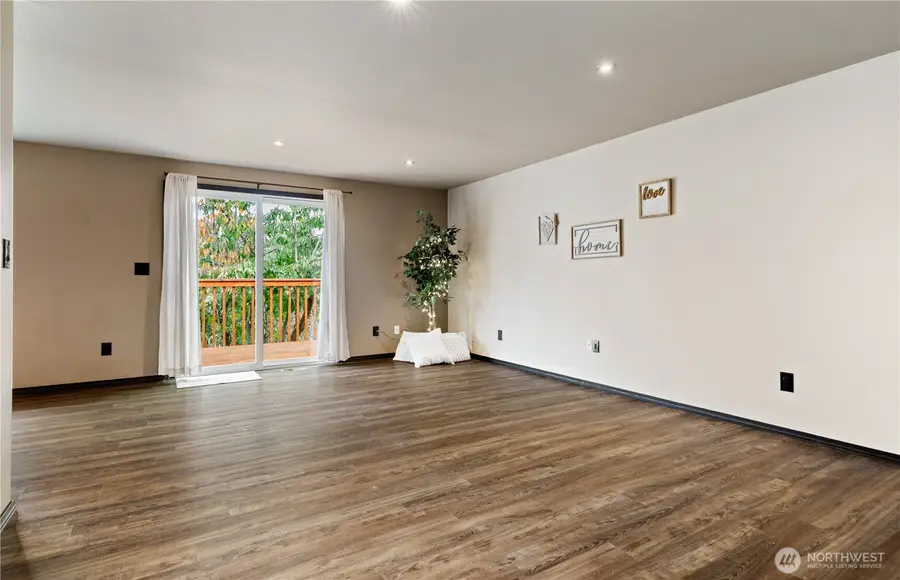 1740 SW Nienhuis Street, Oak Harbor, WA 98277 - Image #3