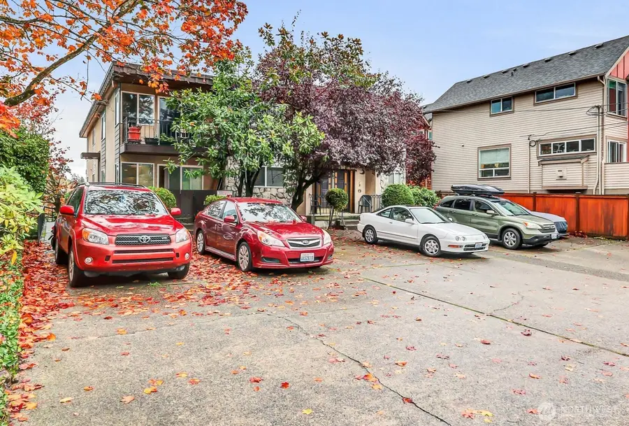 3828 Whitman Avenue N, Seattle, WA 98103 - Image #3