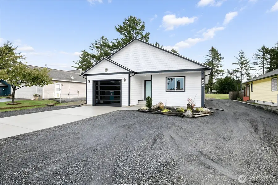 262 Octopus Avenue Ne, Ocean Shores, WA 98569 - Image #2