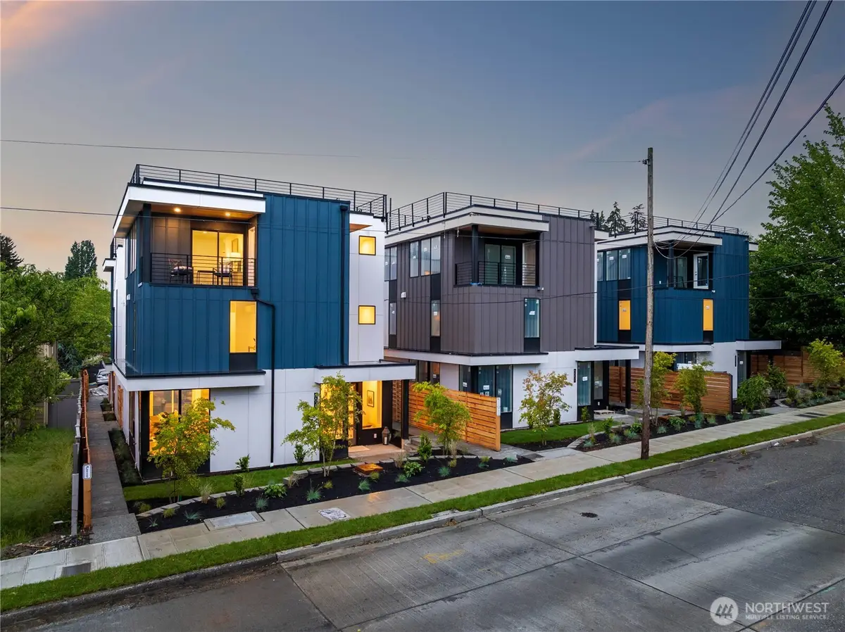 8833 Wallingford Avenue N, Seattle, WA 98103 - Image #1