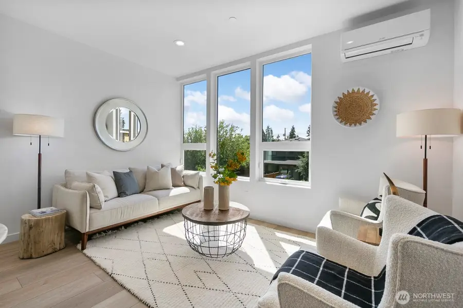 8833 Wallingford Avenue N, Seattle, WA 98103 - Image #3