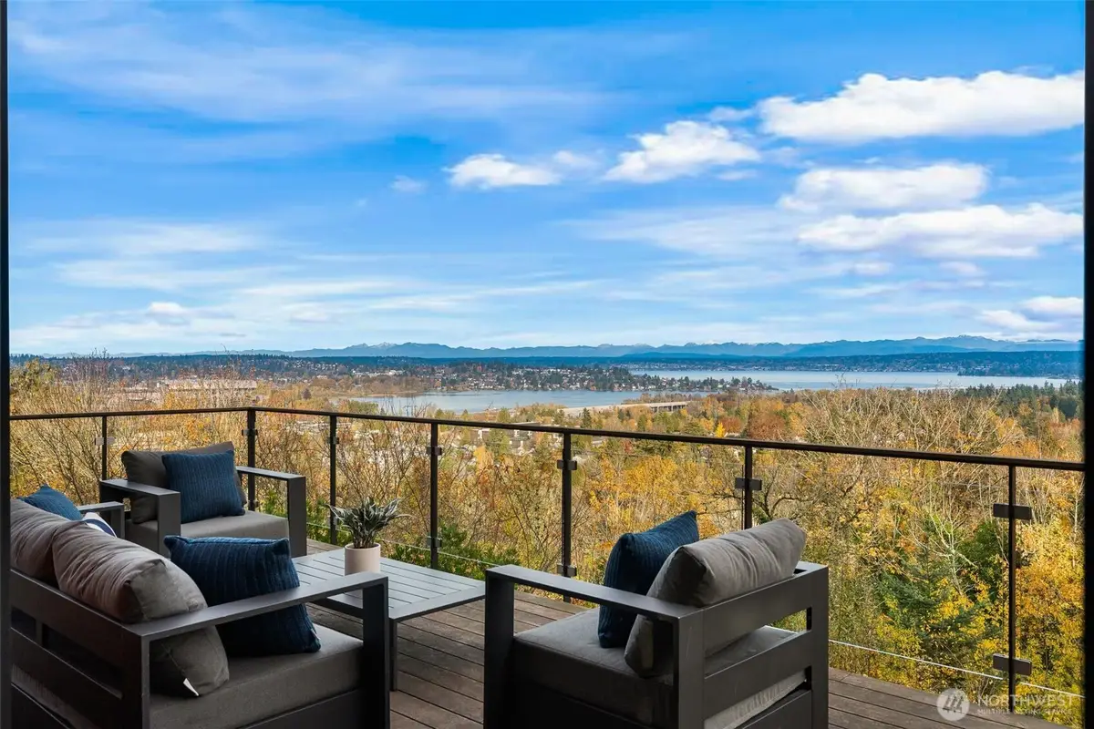 1527 E Howe Street, Seattle, WA 98112 - Image #1