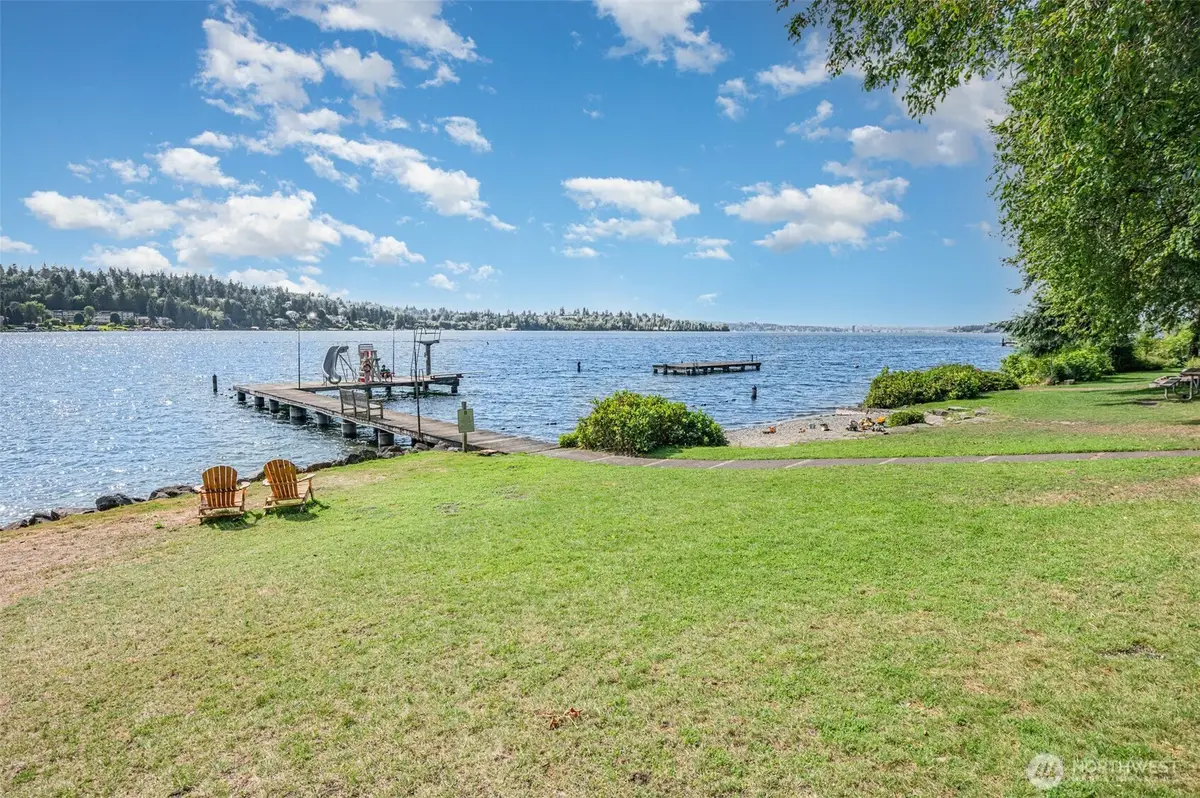 2705 107th Avenue Se, Beaux Arts Village, WA 98004 - Image #1