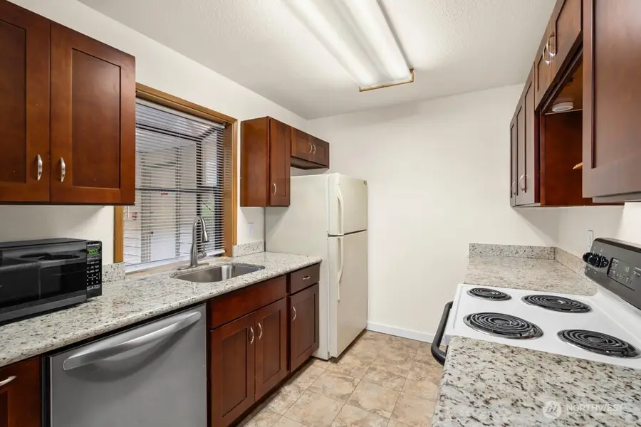 9512 1st Avenue Ne #202, Seattle, WA 98115 - Image #2