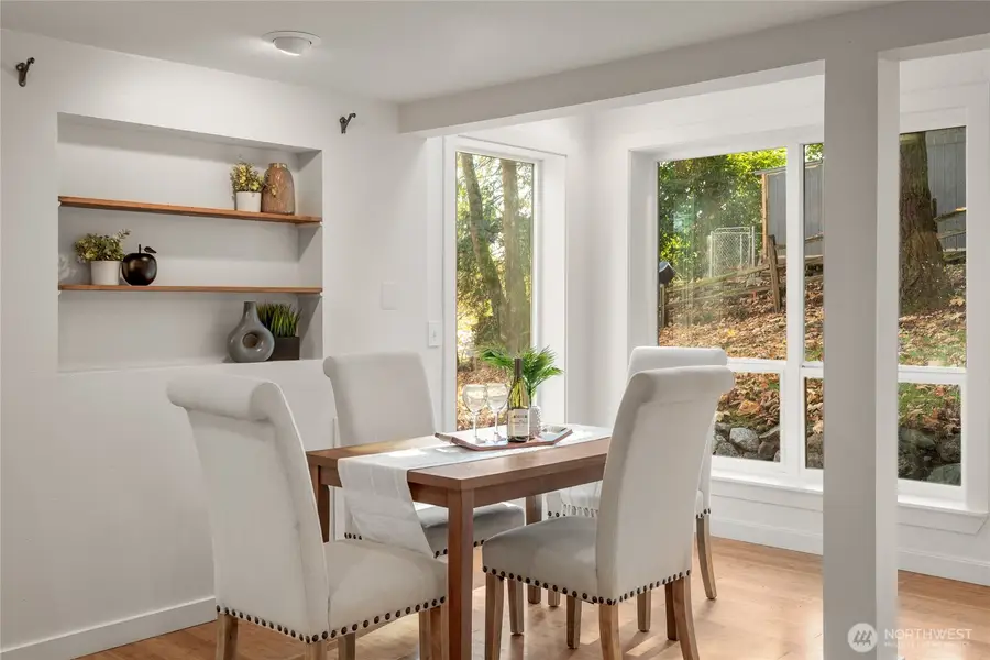 10746 Densmore Avenue N, Seattle, WA 98133 - Image #2