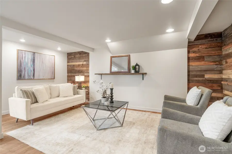 10746 Densmore Avenue N, Seattle, WA 98133 - Image #3