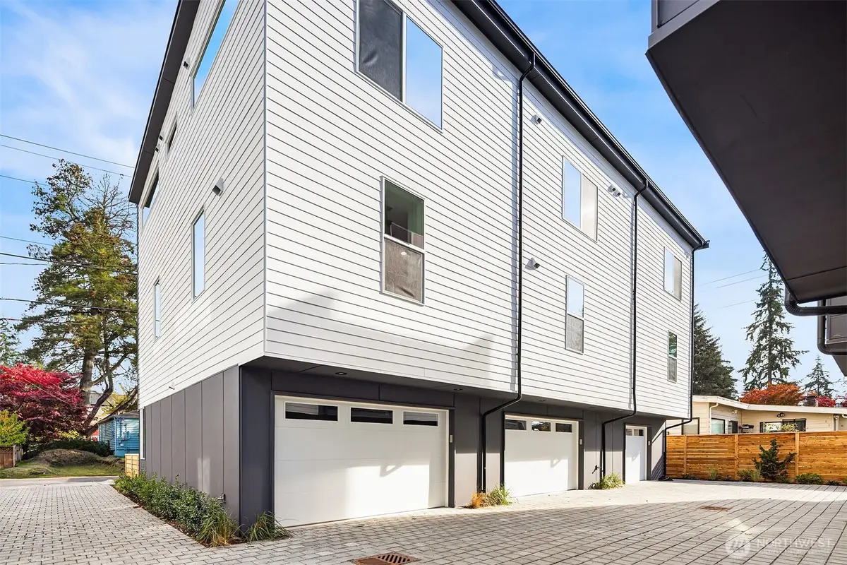 18013 2nd Avenue Ne #B, Shoreline, WA 98155 - Image #1