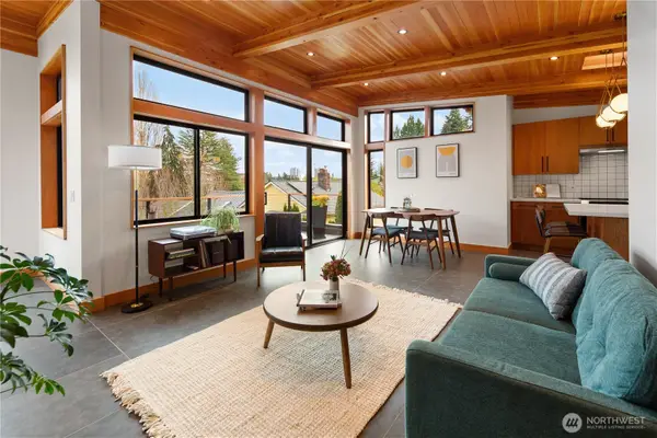 328 NE 55th Street, Seattle, WA 98105