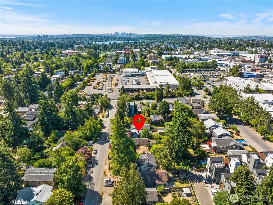 10019 Interlake Avenue N, Seattle, WA 98133 - Image #3