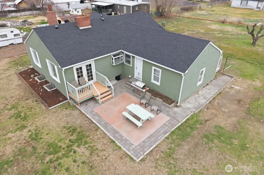 32105 S Finley Rd, Kennewick, WA 99337 - #2