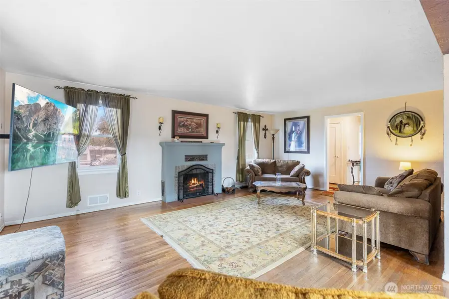 32105 S Finley Rd, Kennewick, WA 99337 - #3