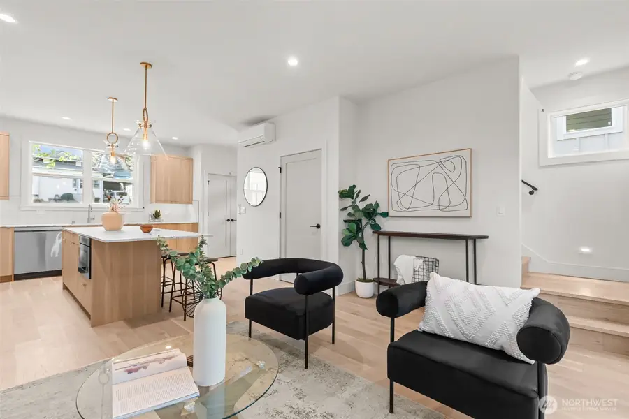 7350 22nd Avenue Nw #B, Seattle, WA 98117 - Image #2