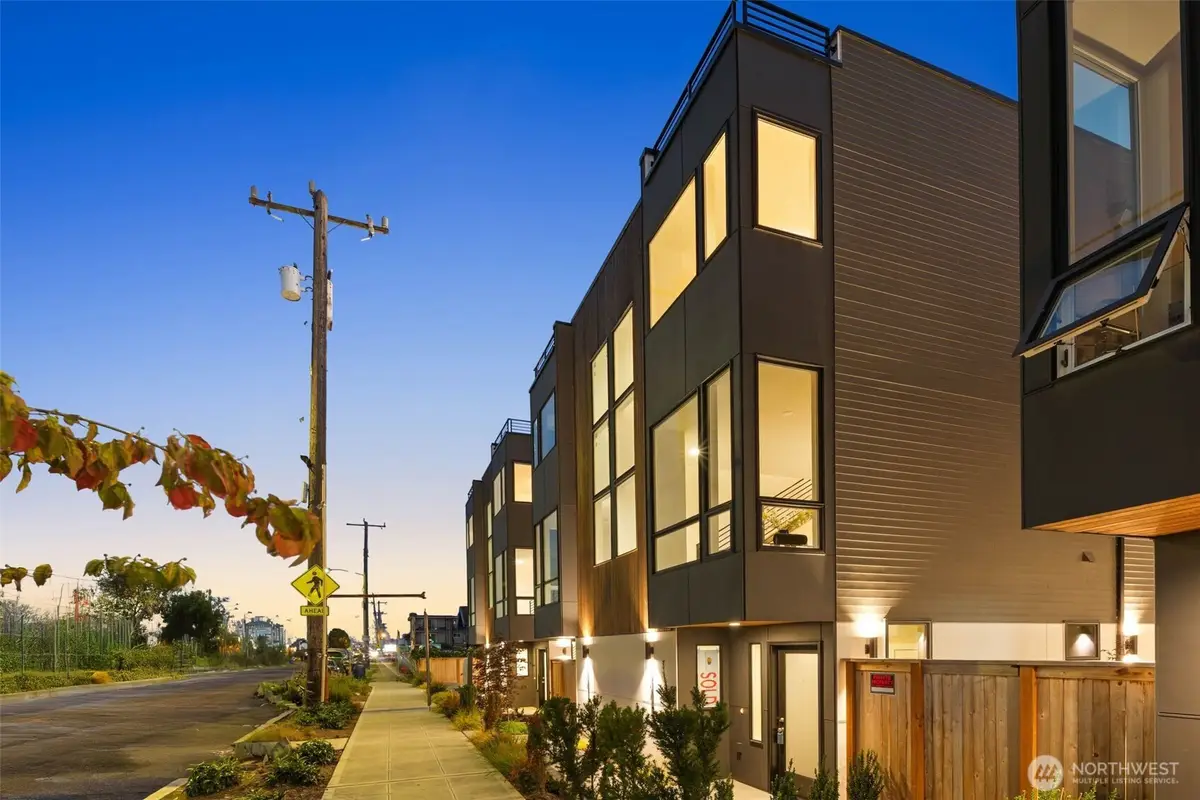 9241 16th Avenue Sw, Seattle, WA 98106 - Image #1