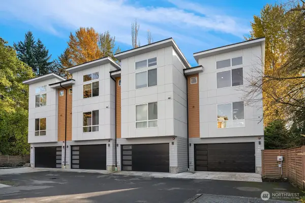 7721 NE 175th Street #104, Kenmore, WA 98028