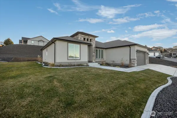 4511 Laurel Ct, West Richland, WA 99353