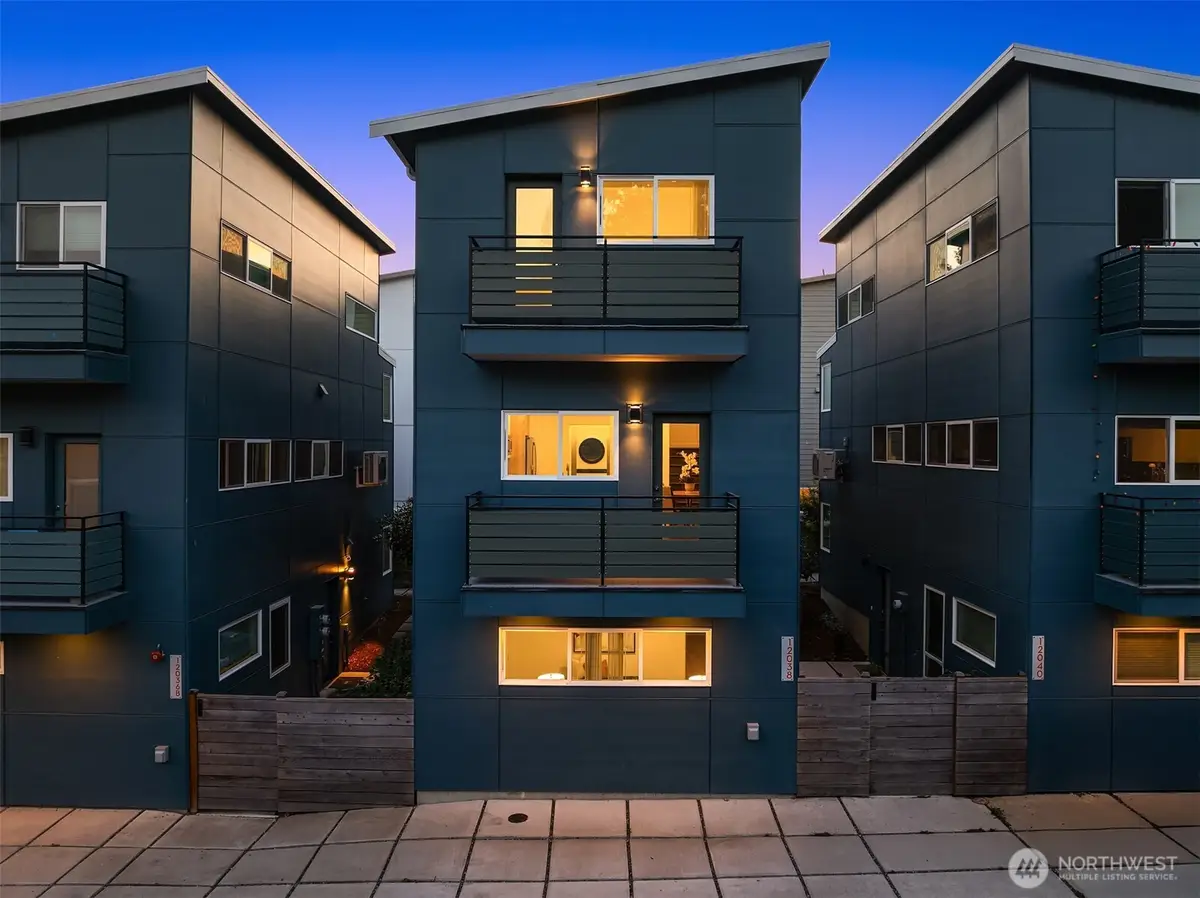 12038 33rd Avenue Ne, Seattle, WA 98125 - Image #1