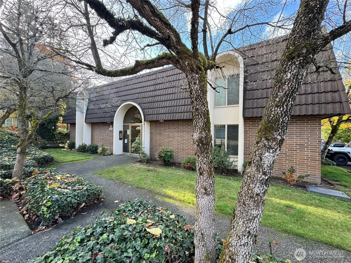 11004 NE 68th Street #910, Kirkland, WA 98033 - Image #1