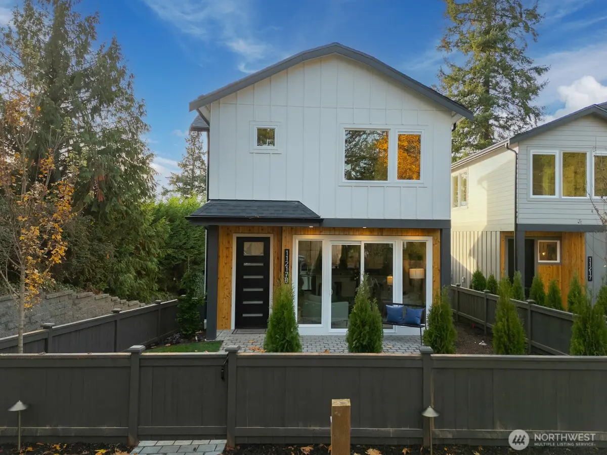 11217 NE 95th Street #B, Kirkland, WA 98033 - Image #1