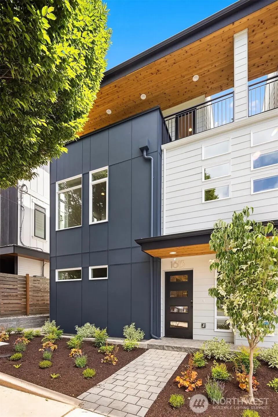 1613 N 50th Street, Seattle, WA 98103 - Image #1