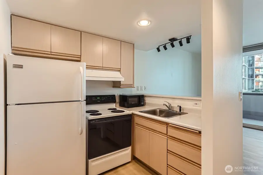 177 107th Avenue Ne #703, Bellevue, WA 98004 - Image #3