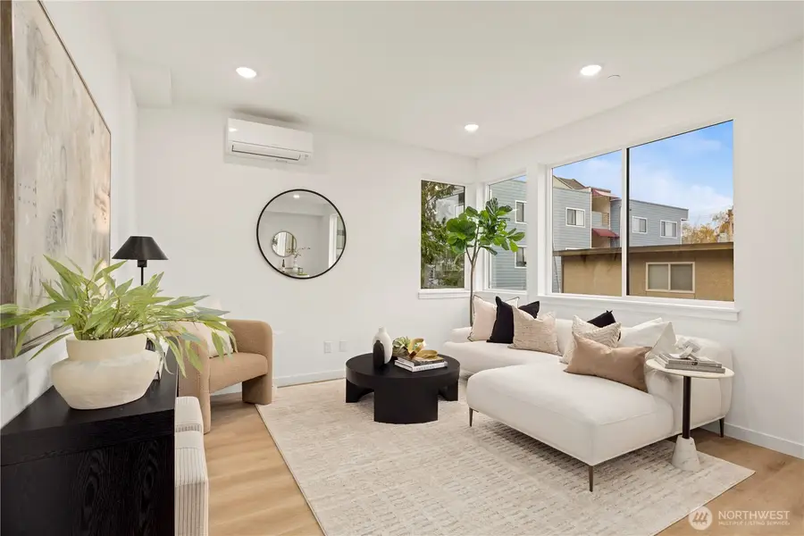 6538 Latona Avenue Ne, Seattle, WA 98115 - Image #3