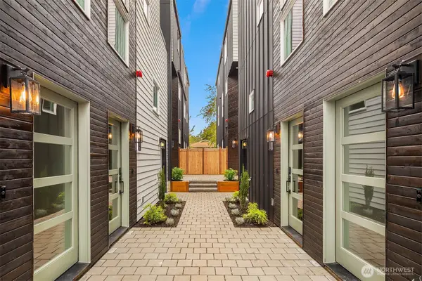 9029 8th Avenue Nw #B, Seattle, WA 98117