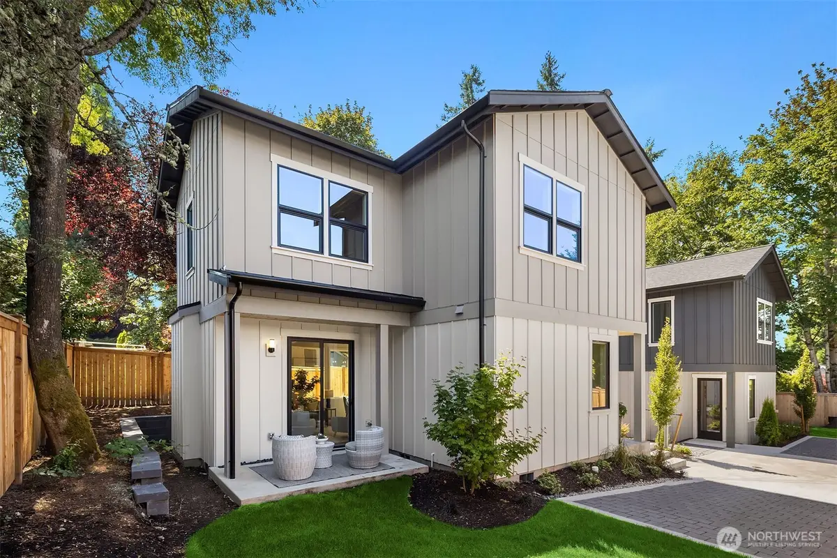 817 18th Avenue W, Kirkland, WA 98033 - Image #1