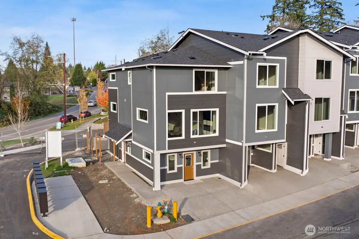 16823 Alder Way #E8, Lynnwood, WA 98037 - Image #1