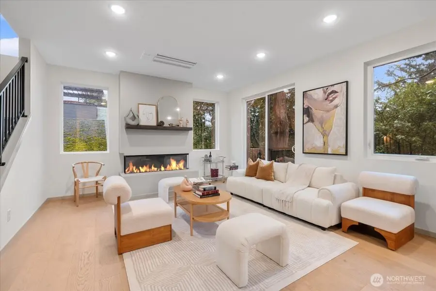 4104 49th Avenue Sw, Seattle, WA 98116 - Image #3