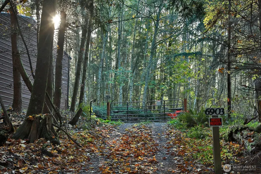 6903 Heggenes Road, Clinton, WA 98236 - Image #2