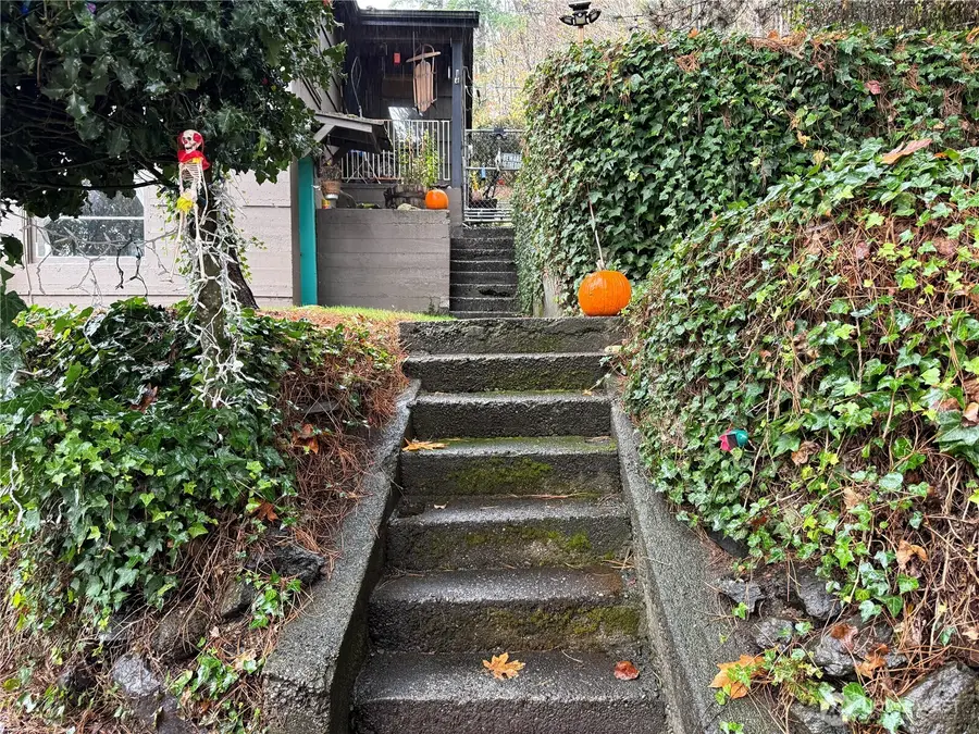 3002 E 19th Street, Bremerton, WA 98310 - Image #2