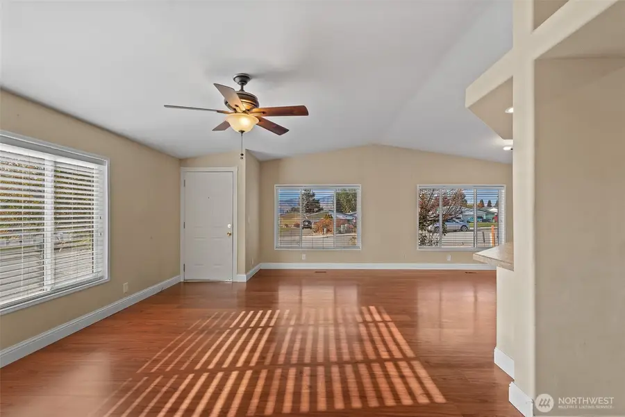 561 Morning View Avenue, East Wenatchee, WA 98802 - Image #3