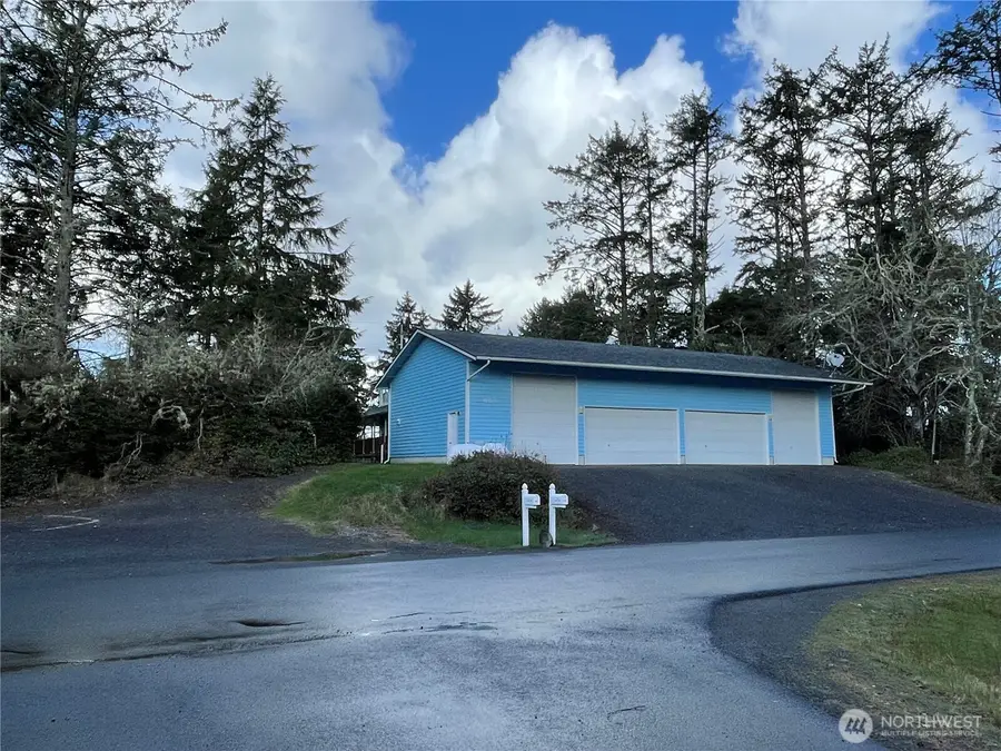 653 Sunset Avenue Ne, Ocean Shores, WA 98569 - Image #2
