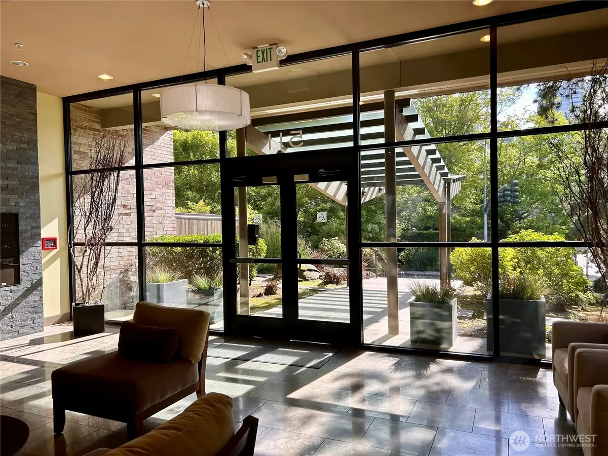 511 100th Avenue Ne #111, Bellevue, WA 98004 - Image #1