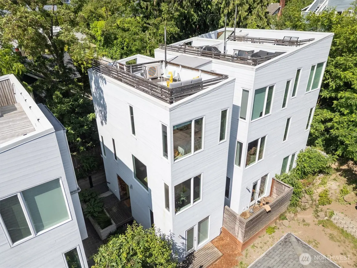 3642 Interlake Avenue N, Seattle, WA 98103 - Image #1